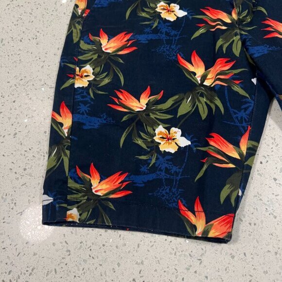 Like new DENIM FLOWER Navy Tropical Floral Chino Shorts Size 30 - Picture 2 of 14